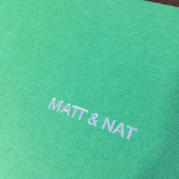 NWT Matt & Nat sunglasses comes with cleaning cloth and eyeglass case in box - Picture 4 of 5